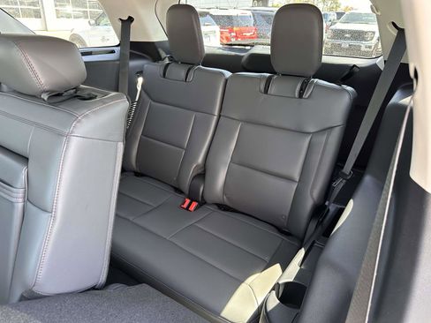 Used 2025 Ford Explorer Active w/ Active Comfort Package AWD/4WD image 15