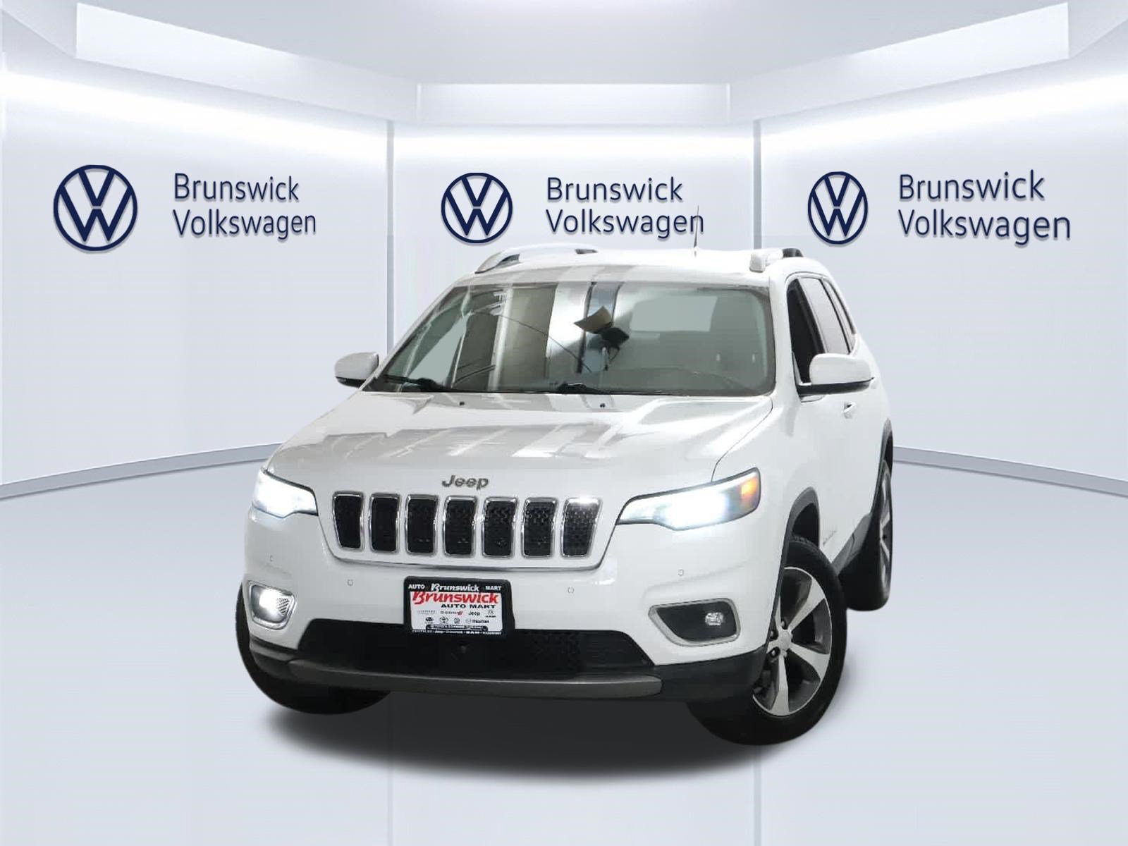 Used 2019 Jeep Cherokee Limited w/ Technology Group AWD/4WD image 3