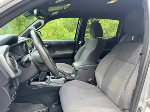 Used 2019 Toyota Tacoma TRD Off-Road AWD/4WD image 10