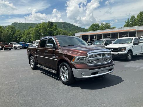 Used 2015 RAM 1500 Laramie w/ Convenience Group AWD/4WD image 3