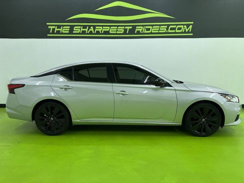 Used 2021 Nissan Altima 2.5 SR FWD image 11
