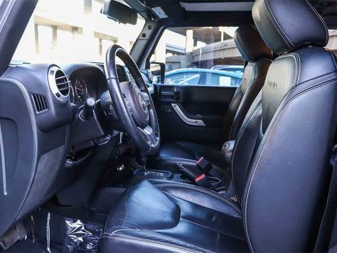 Used 2016 Jeep Wrangler Sahara w/ Connectivity Group image 19