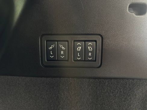 Certified 2025 Cadillac XT6 Premium Luxury FWD image 30