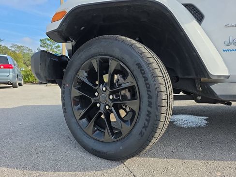 Used 2024 Jeep Wrangler Unlimited Sahara image 33