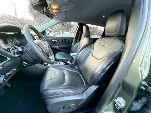 Used 2021 Jeep Cherokee Latitude Lux w/ Comfort/Convenience Group AWD/4WD image 22
