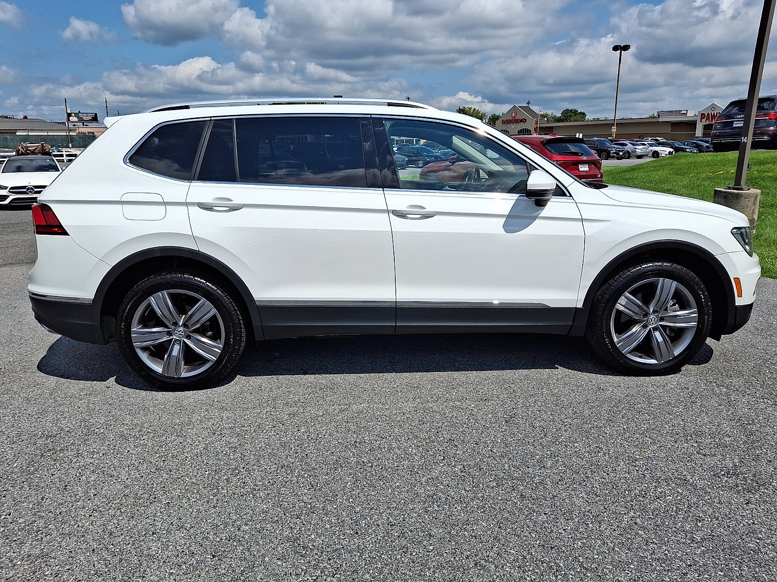 Used 2021 Volkswagen Tiguan SEL AWD/4WD image 7