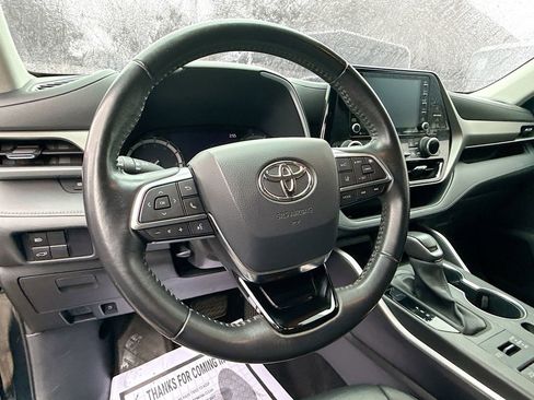 Used 2020 Toyota Highlander XLE image 12