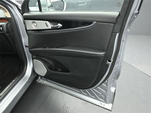 Certified 2023 Lincoln Nautilus Reserve w/ Equipment Group 202A image 33