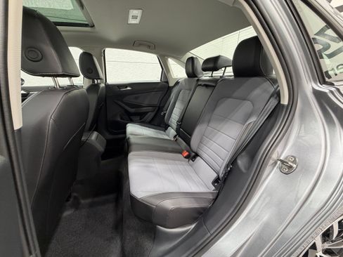 Used 2026 Volkswagen Jetta SE FWD image 23