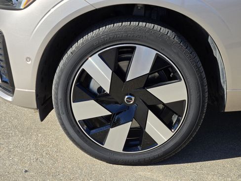 Used 2025 Volvo XC60 T8 Plus w/ Protection Package Premier image 16