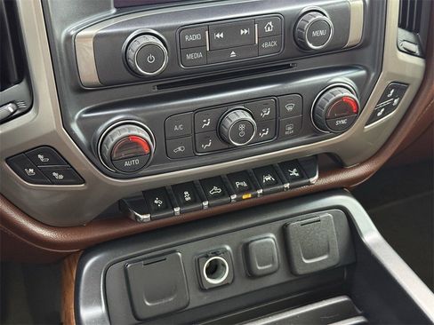 Used 2017 Chevrolet Silverado 1500 High Country image 22