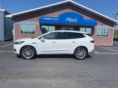 Used 2021 Buick Enclave Premium w/ Sun and Sites Package AWD/4WD image 3