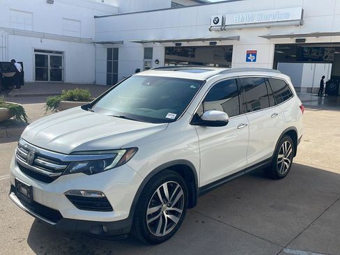 Used 2016 Honda Pilot Touring image 1
