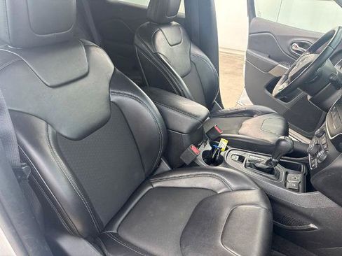 Used 2019 Jeep Cherokee Latitude Plus FWD image 29