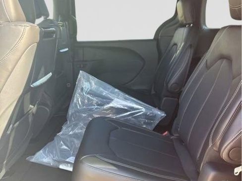 New 2026 Chrysler Pacifica Select image 22