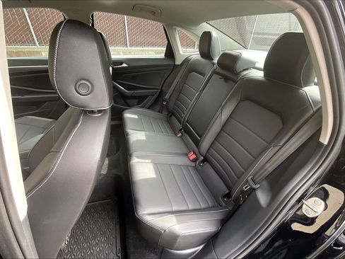 Certified 2024 Volkswagen Jetta SE w/ Panoramic Sunroof Package image 25