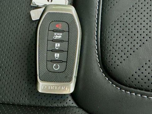 Certified 2025 INFINITI QX80 Luxe image 40