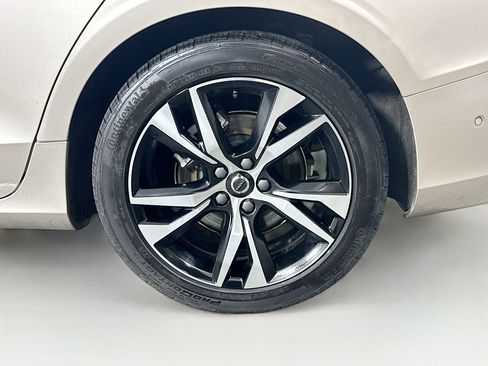 Used 2024 Volvo S60 B5 Plus image 11