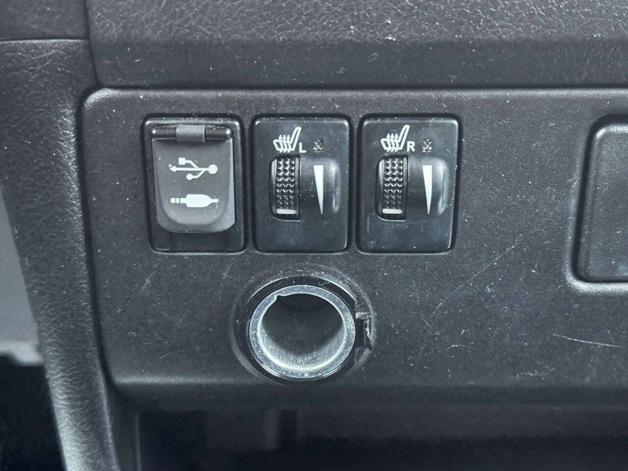 Used 2015 Toyota Sienna SE FWD image 35