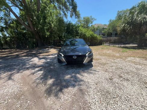 Used 2025 Nissan Altima 2.5 SV FWD image 16