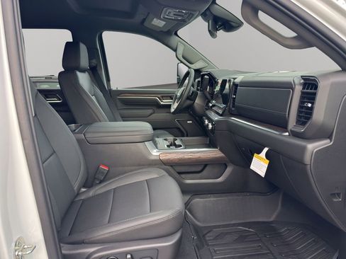 New 2026 GMC Sierra 2500 SLT w/ SLT Convenience Package image 18