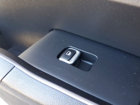 Used 2023 Kia Sorento LX image 14