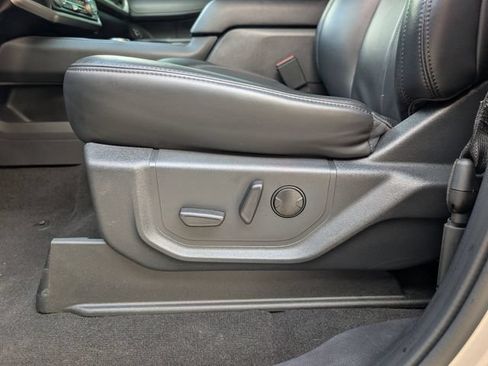 Used 2024 Ford Expedition XLT RWD image 19