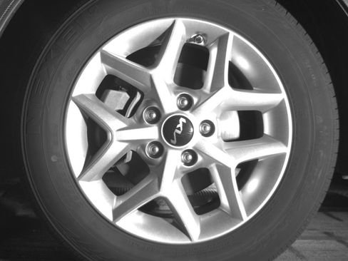 Used 2025 Kia Soul LX w/ LX Technology Package FWD image 12