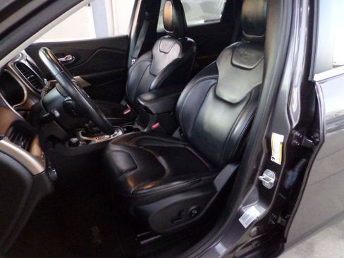 Used 2017 Jeep Cherokee Limited image 14