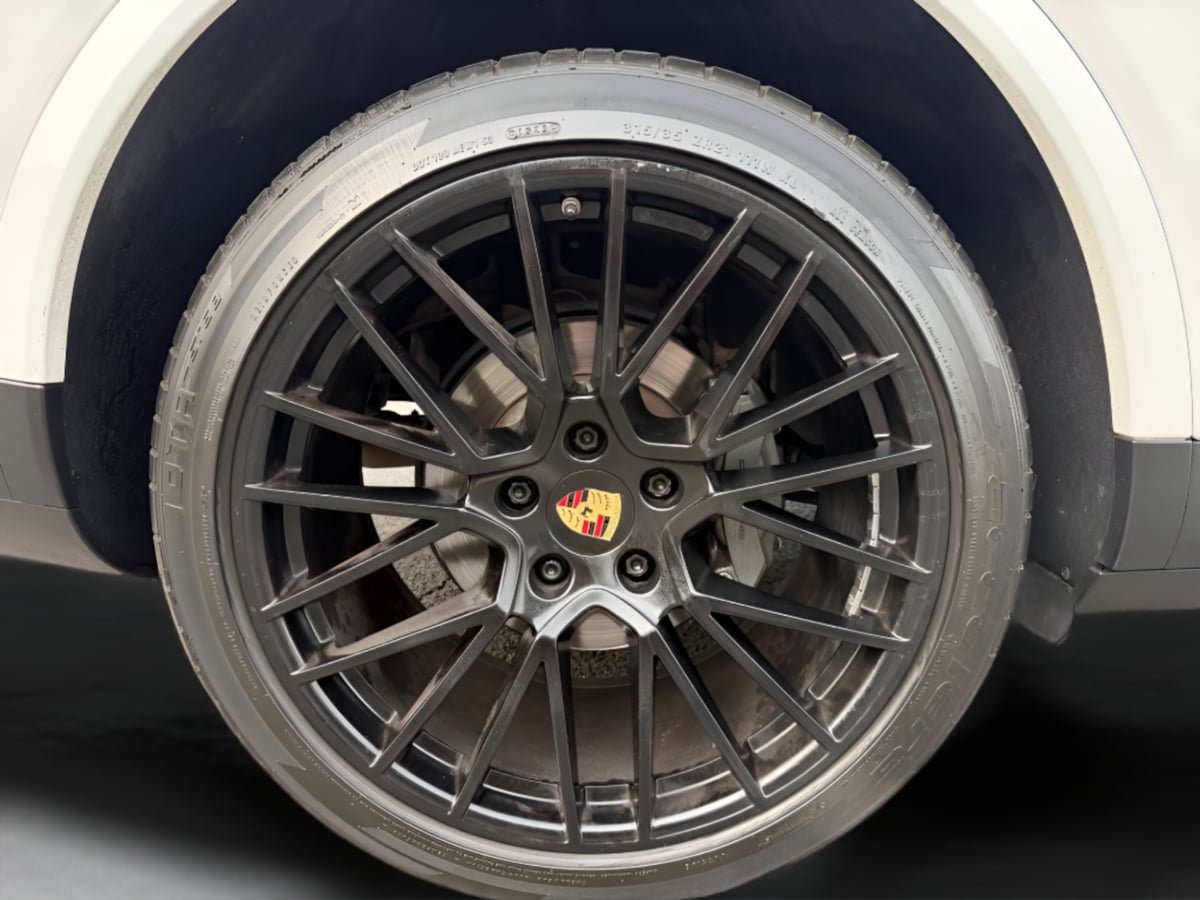 Used 2022 Porsche Cayenne S Platinum AWD/4WD image 29