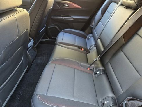 Used 2025 Chevrolet Equinox EV RS image 30