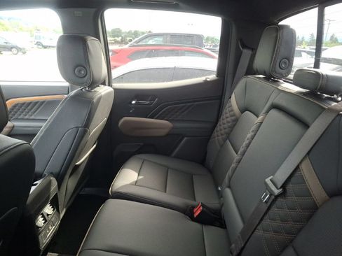 Used 2024 GMC Canyon Denali AWD/4WD image 11