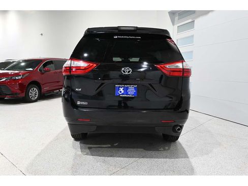 Used 2019 Toyota Sienna XLE FWD image 7