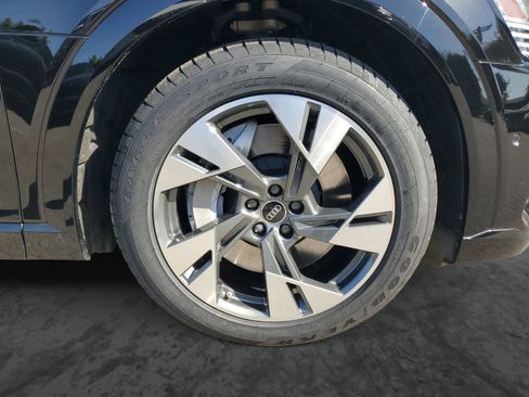 Used 2023 Audi e-tron Premium w/ Convenience Plus Package image 6