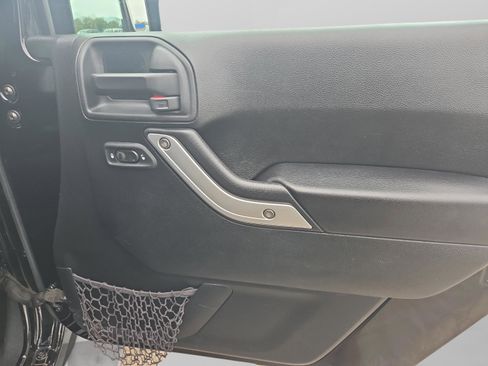 Used 2017 Jeep Wrangler Unlimited Sahara image 25