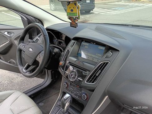 Used 2018 Ford Focus Titanium FWD image 10