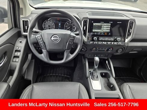 Used 2025 Nissan Frontier SV AWD/4WD image 15