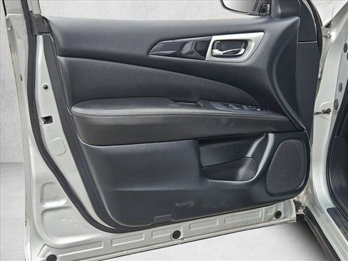 Used 2019 Nissan Pathfinder S FWD image 10