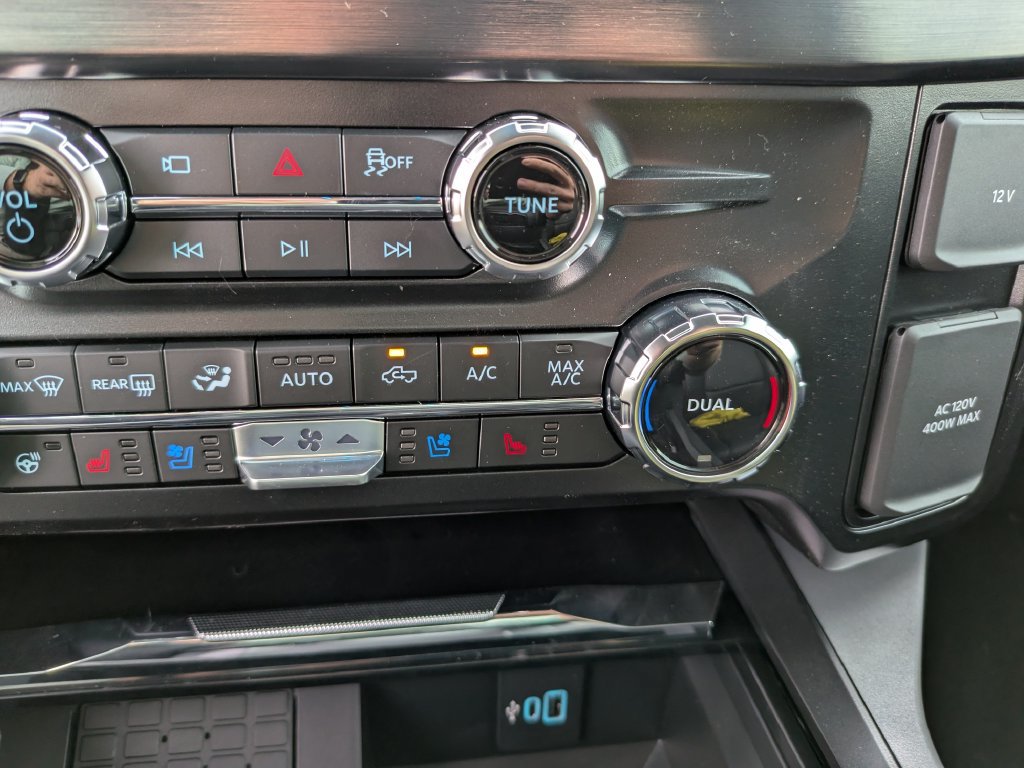 New 2026 Ford F250 Lariat w/ Black Appearance Package AWD/4WD image 26