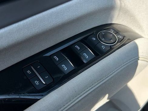 Used 2021 Cadillac Escalade Sport Platinum AWD/4WD image 17