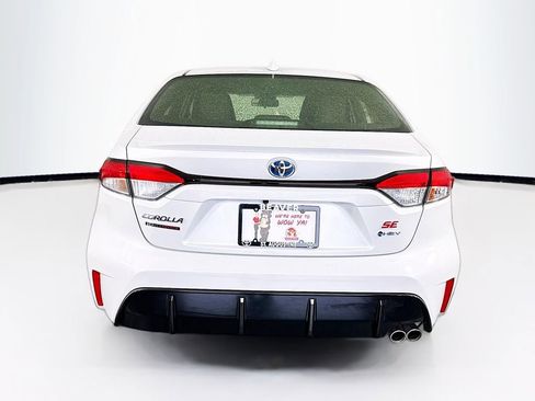 Used 2025 Toyota Corolla SE w/ SE Premium Package image 8