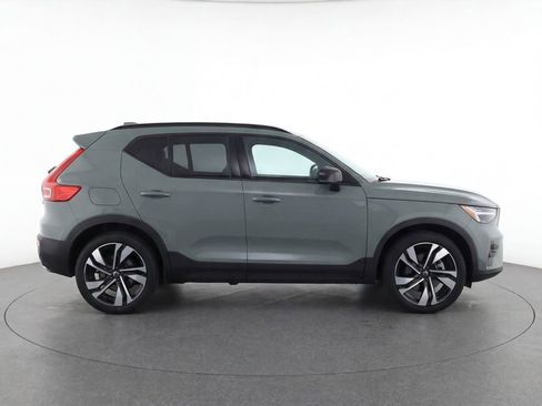 Used 2024 Volvo XC40 B5 Plus w/ Protection Package Premier AWD/4WD image 8