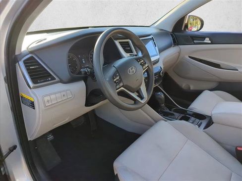 Used 2018 Hyundai Tucson SE image 11
