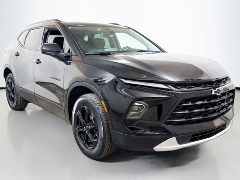 Used 2024 Chevrolet Blazer LT w/ Convenience Package FWD image 3