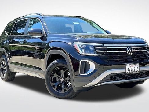Certified 2026 Volkswagen Atlas Peak Edition AWD/4WD image 12