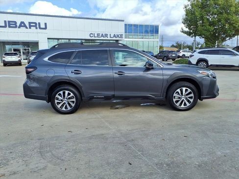 Used 2025 Subaru Outback Premium w/ Popular Package #1A image 17