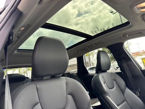 Certified 2025 Volvo XC60 B5 Core image 16