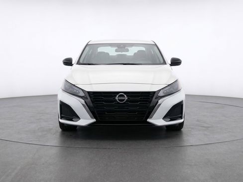 Used 2025 Nissan Altima 2.5 SV FWD image 2