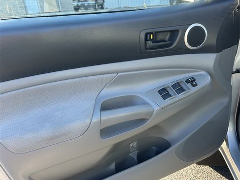 Used 2005 Toyota Tacoma 4x4 Double Cab w/ TRD Sport Pkg #2 image 12