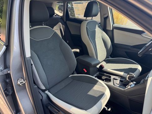 New 2025 Volkswagen Taos SE AWD/4WD image 12